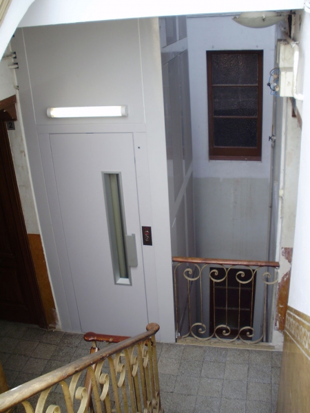 Instalación de ascensor eléctrico Gearless en Sagrada Familia