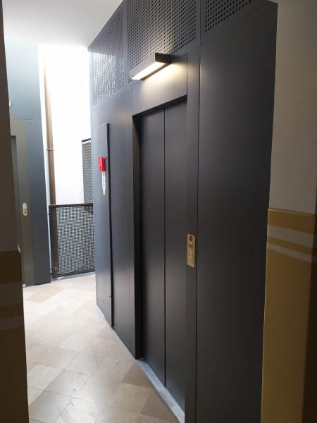 Instalación de ascensor, trabajos de reforma y modernización 